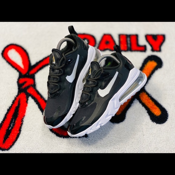 Wmns Nike Air Max 270 React Blk/Wht 100% Authentic - Picture 3 of 8